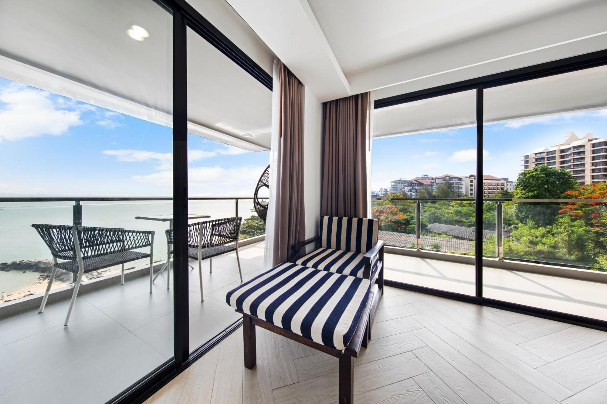 Deluxe Double Room with Balcony and Sea View